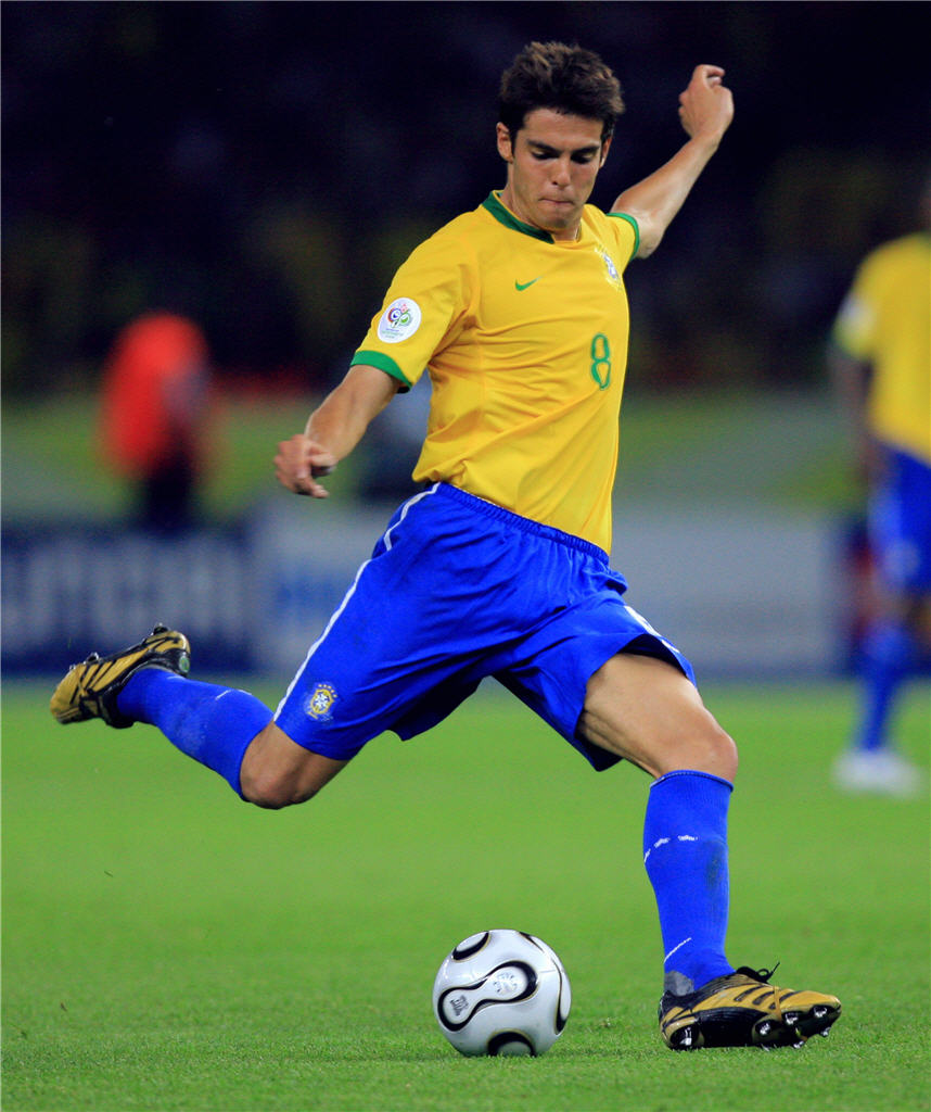 kaka_leite_5_footballpictures-net.jpg