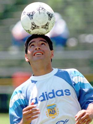 maradona1_narrowweb__300x400,0.jpg